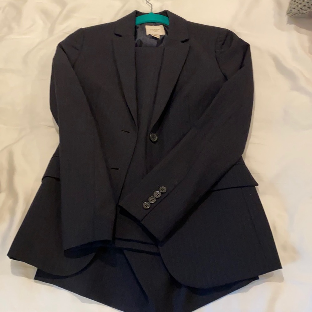 Jcrew navy pinstripe suit sz 00
